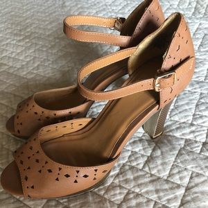 Tan Heeled Sandals- Perfect Everyday Sandal!